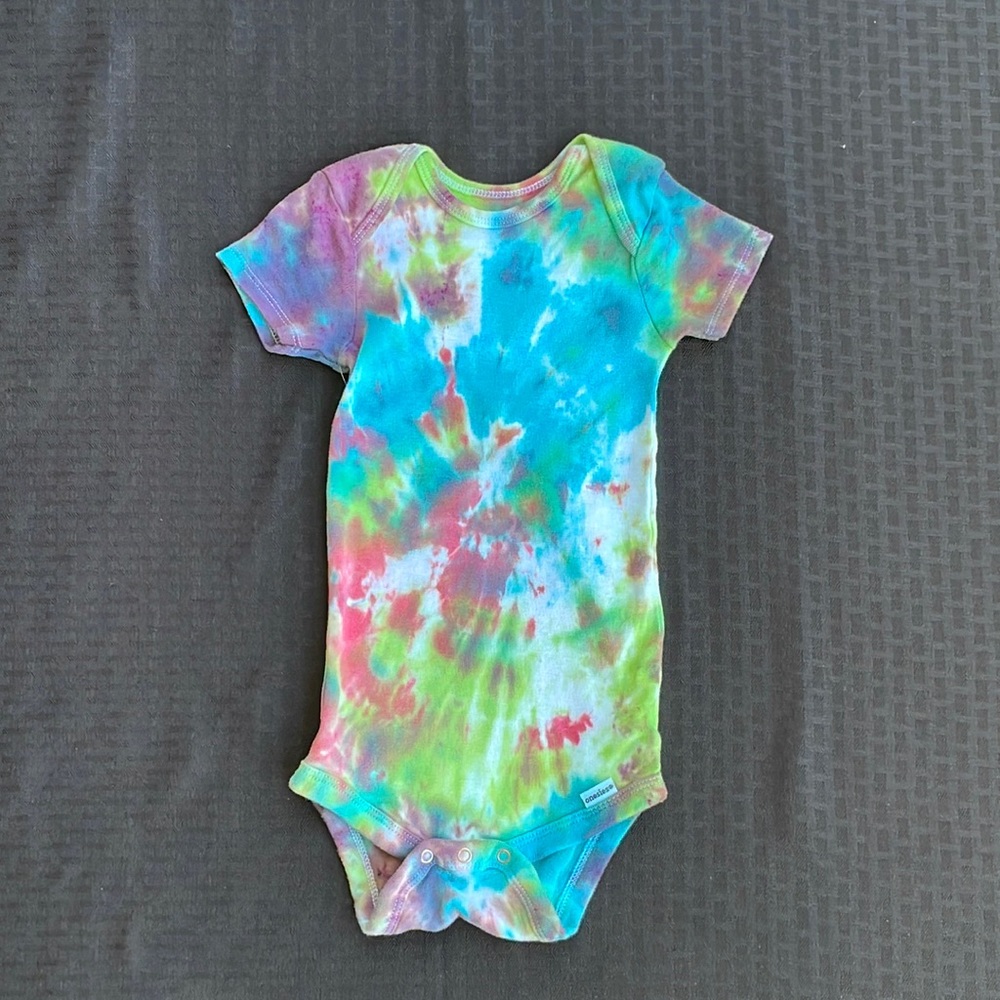 Homemade Tie Dye Onesie-W6518